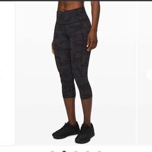 Lululemon Fast and Free Crop II 19" Womens Size 6 Incognito Camo Multi Grey Blue